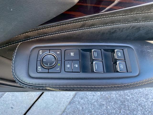 ＬＳ ＬＳ５００ｈ　バージョンＬ　マークレビンソン　サンルーフ　黒革パワーシート　シートエアコン　デジタルインナーミラー　パノラミックビューモニター　パドルシフト　プリクラッシュセーフティ　レーダークルーズコントロール　社外エアロ（35枚目）