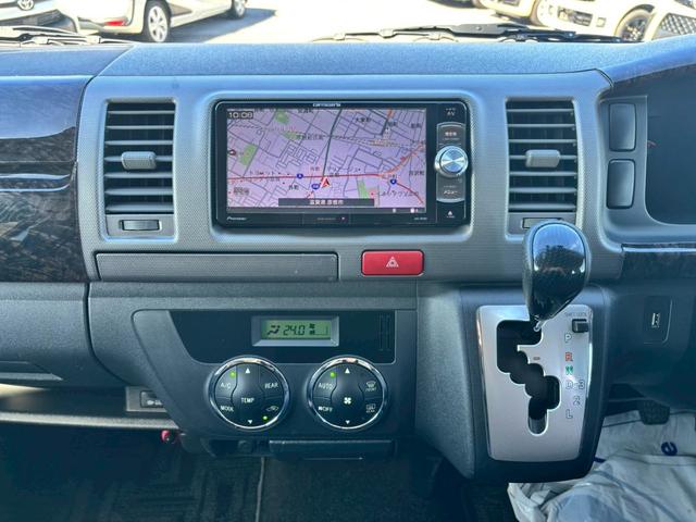 レジアスエースバン ロングスーパーＧＬプライムセレ　カロッツェリアメモリーナビ　フルセグ地デジＴＶ　ブルートゥース　バックカメラ　ディスチャージヘッドライト　ＡＣ１００Ｖ　ＥＴＣ車載器　オートエアコン　リアクーラー＆リアヒーター　革調シートカバー（20枚目）