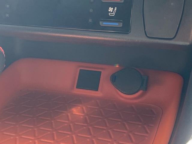 ＲＡＶ４ アドベンチャー　純正９インチＳＤナビ　フルセグ地デジＴＶ　ブルートゥース　バックカメラ　パワーバックドア　ビルトインＥＴＣ　黒革シート　シートエアコン　プリクラッシュセーフティ　レーダークルーズコントロール（23枚目）