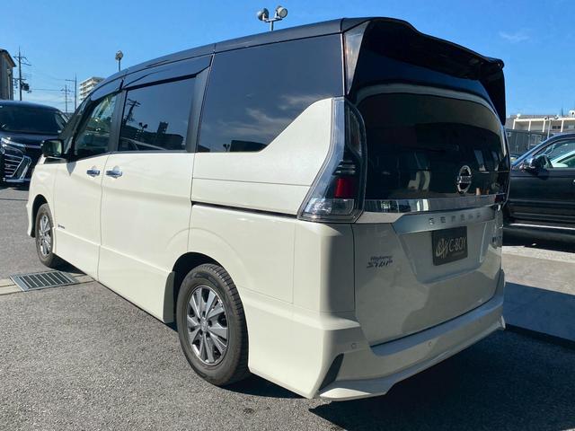 セレナ ｅ－パワー　ハイウェイスターＶ　純正９インチナビ　フルセグＴＶ　パノラマモニター　ビルトインＥＴＣ　プロパイロット　ステアリングヒーター　両側パワースライドドア　デジタルインナーミラー　純正フリップダウンモニター　７人乗り（11枚目）