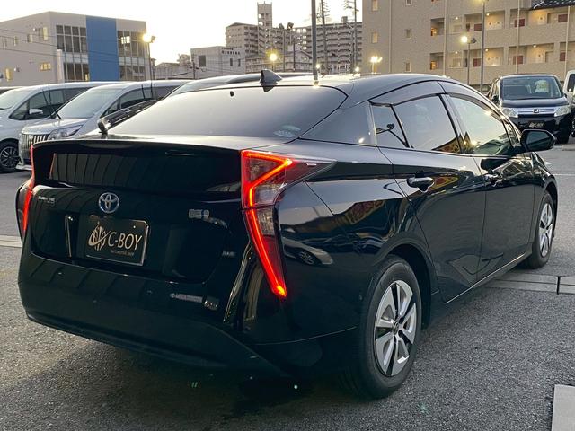 プリウス Ａ　バックカメラ　ステアリングスイッチ　クルーズコントロール　革巻きステアリング　パーキングアシスト　オートマチックハイビーム　オーディオレス　シートリフター（9枚目）