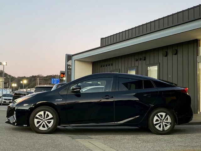 プリウス Ａ　バックカメラ　ステアリングスイッチ　クルーズコントロール　革巻きステアリング　パーキングアシスト　オートマチックハイビーム　オーディオレス　シートリフター（12枚目）