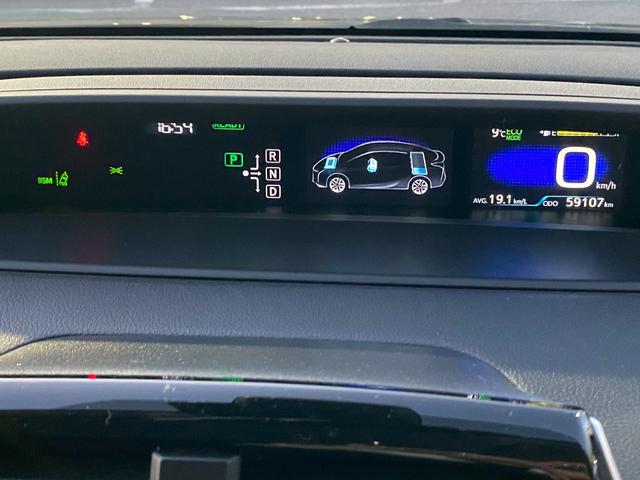 プリウス Ａ　バックカメラ　ステアリングスイッチ　クルーズコントロール　革巻きステアリング　パーキングアシスト　オートマチックハイビーム　オーディオレス　シートリフター（17枚目）