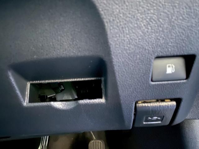 プリウス Ａ　バックカメラ　ステアリングスイッチ　クルーズコントロール　革巻きステアリング　パーキングアシスト　オートマチックハイビーム　オーディオレス　シートリフター（28枚目）