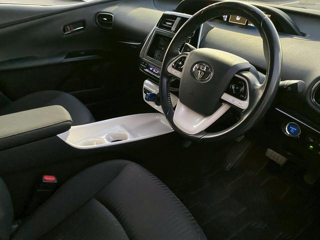 プリウス Ａ　バックカメラ　ステアリングスイッチ　クルーズコントロール　革巻きステアリング　パーキングアシスト　オートマチックハイビーム　オーディオレス　シートリフター（32枚目）