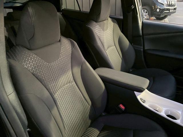 プリウス Ａ　バックカメラ　ステアリングスイッチ　クルーズコントロール　革巻きステアリング　パーキングアシスト　オートマチックハイビーム　オーディオレス　シートリフター（34枚目）