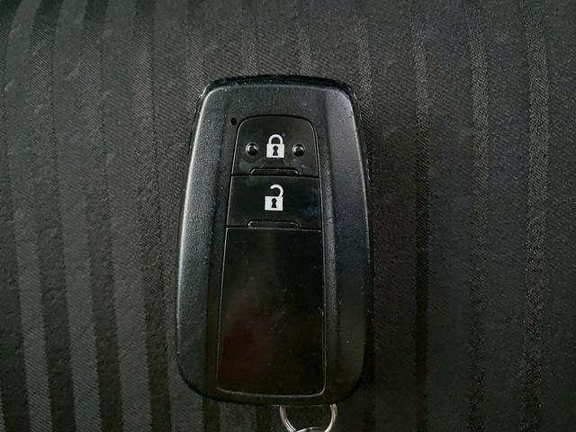 プリウス Ａ　バックカメラ　ステアリングスイッチ　クルーズコントロール　革巻きステアリング　パーキングアシスト　オートマチックハイビーム　オーディオレス　シートリフター（40枚目）