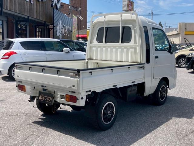 ハイゼットトラック ジャンボ　４ＷＤ　ＡＴ車　社外アルミ　三方開　パワステ　パワーウインドウ　黒革調シートカバー　キーレス　ＥＴＣ車載器　社外ＬＥＤヘッドライト　純正ラジオ（9枚目）