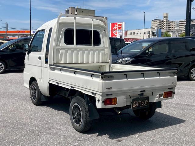 ハイゼットトラック ジャンボ　４ＷＤ　ＡＴ車　社外アルミ　三方開　パワステ　パワーウインドウ　黒革調シートカバー　キーレス　ＥＴＣ車載器　社外ＬＥＤヘッドライト　純正ラジオ（11枚目）