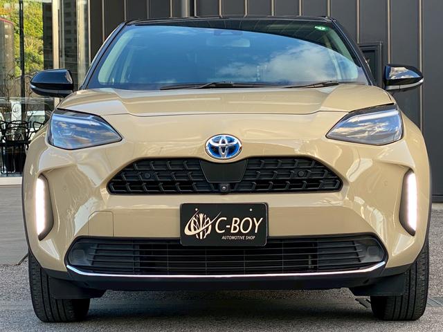 ヤリスクロス ハイブリッドＧ　純正ディスプレイ　ブルートゥース　パノラマモニター　ビルトインＥＴＣ　クルーズコントロール　ステアリングスイッチ　２トーンカラー　革巻きステアリング　オートハイビーム　トヨタセーフティセンス（6枚目）