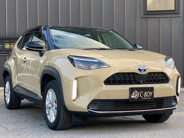 ヤリスクロス ハイブリッドＧ　純正ディスプレイ　ブルートゥース　パノラマモニター　ビルトインＥＴＣ　クルーズコントロール　ステアリングスイッチ　２トーンカラー　革巻きステアリング　オートハイビーム　トヨタセーフティセンス（7枚目）