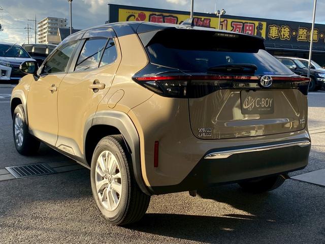 ヤリスクロス ハイブリッドＧ　純正ディスプレイ　ブルートゥース　パノラマモニター　ビルトインＥＴＣ　クルーズコントロール　ステアリングスイッチ　２トーンカラー　革巻きステアリング　オートハイビーム　トヨタセーフティセンス（11枚目）