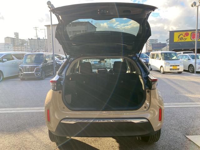 ヤリスクロス ハイブリッドＧ　純正ディスプレイ　ブルートゥース　パノラマモニター　ビルトインＥＴＣ　クルーズコントロール　ステアリングスイッチ　２トーンカラー　革巻きステアリング　オートハイビーム　トヨタセーフティセンス（13枚目）