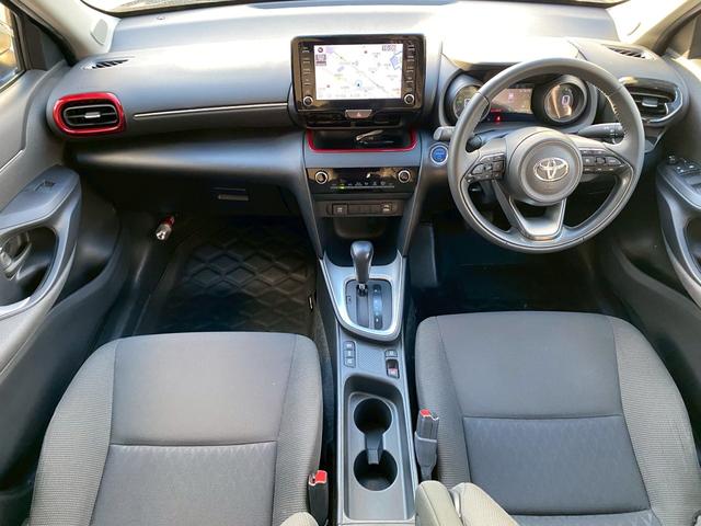 ヤリスクロス ハイブリッドＧ　純正ディスプレイ　ブルートゥース　パノラマモニター　ビルトインＥＴＣ　クルーズコントロール　ステアリングスイッチ　２トーンカラー　革巻きステアリング　オートハイビーム　トヨタセーフティセンス（15枚目）