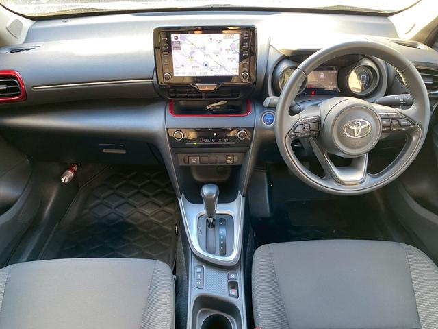 ヤリスクロス ハイブリッドＧ　純正ディスプレイ　ブルートゥース　パノラマモニター　ビルトインＥＴＣ　クルーズコントロール　ステアリングスイッチ　２トーンカラー　革巻きステアリング　オートハイビーム　トヨタセーフティセンス（16枚目）