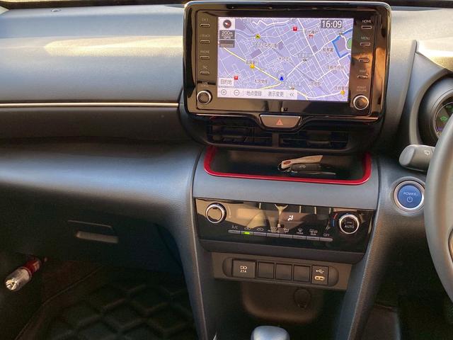 ヤリスクロス ハイブリッドＧ　純正ディスプレイ　ブルートゥース　パノラマモニター　ビルトインＥＴＣ　クルーズコントロール　ステアリングスイッチ　２トーンカラー　革巻きステアリング　オートハイビーム　トヨタセーフティセンス（20枚目）