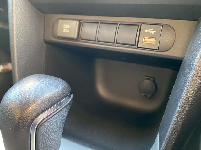 ヤリスクロス ハイブリッドＧ　純正ディスプレイ　ブルートゥース　パノラマモニター　ビルトインＥＴＣ　クルーズコントロール　ステアリングスイッチ　２トーンカラー　革巻きステアリング　オートハイビーム　トヨタセーフティセンス（21枚目）