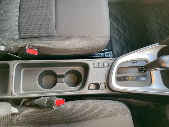 ヤリスクロス ハイブリッドＧ　純正ディスプレイ　ブルートゥース　パノラマモニター　ビルトインＥＴＣ　クルーズコントロール　ステアリングスイッチ　２トーンカラー　革巻きステアリング　オートハイビーム　トヨタセーフティセンス（22枚目）