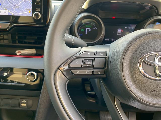 ヤリスクロス ハイブリッドＧ　純正ディスプレイ　ブルートゥース　パノラマモニター　ビルトインＥＴＣ　クルーズコントロール　ステアリングスイッチ　２トーンカラー　革巻きステアリング　オートハイビーム　トヨタセーフティセンス（24枚目）