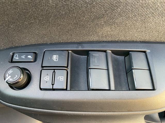 ヤリスクロス ハイブリッドＧ　純正ディスプレイ　ブルートゥース　パノラマモニター　ビルトインＥＴＣ　クルーズコントロール　ステアリングスイッチ　２トーンカラー　革巻きステアリング　オートハイビーム　トヨタセーフティセンス（29枚目）