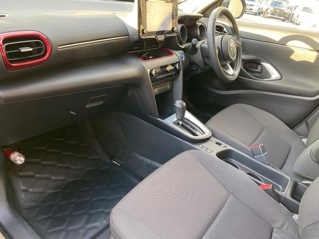 ヤリスクロス ハイブリッドＧ　純正ディスプレイ　ブルートゥース　パノラマモニター　ビルトインＥＴＣ　クルーズコントロール　ステアリングスイッチ　２トーンカラー　革巻きステアリング　オートハイビーム　トヨタセーフティセンス（32枚目）