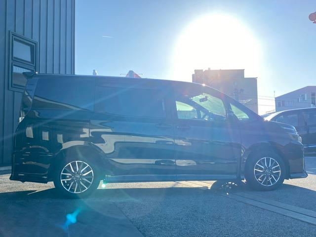 ヴォクシー ＺＳ　純正９インチナビ　バックカメラ　フルセグＴＶ　ブルートゥース　ビルトインＥＴＣ　ステアリングスイッチ　７人乗り　片側パワースライドドア　純正フリップダウンモニター（8枚目）