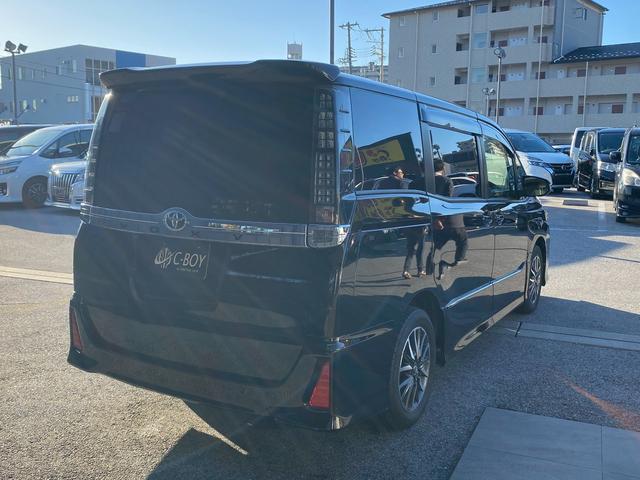 ヴォクシー ＺＳ　純正９インチナビ　バックカメラ　フルセグＴＶ　ブルートゥース　ビルトインＥＴＣ　ステアリングスイッチ　７人乗り　片側パワースライドドア　純正フリップダウンモニター（9枚目）