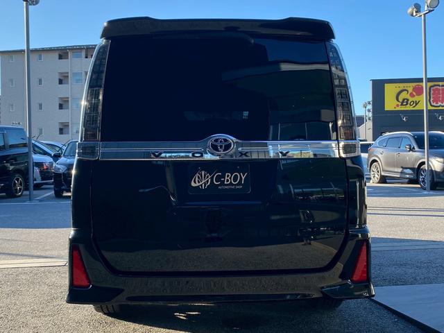 ヴォクシー ＺＳ　純正９インチナビ　バックカメラ　フルセグＴＶ　ブルートゥース　ビルトインＥＴＣ　ステアリングスイッチ　７人乗り　片側パワースライドドア　純正フリップダウンモニター（10枚目）