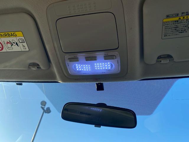 ヴォクシー ＺＳ　純正９インチナビ　バックカメラ　フルセグＴＶ　ブルートゥース　ビルトインＥＴＣ　ステアリングスイッチ　７人乗り　片側パワースライドドア　純正フリップダウンモニター（30枚目）