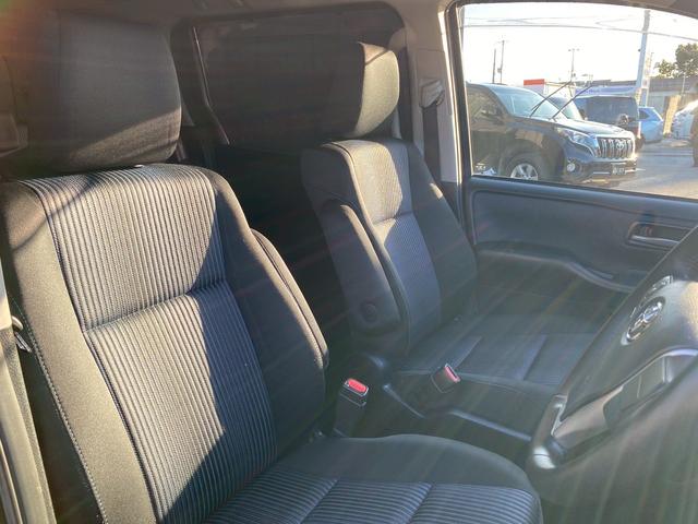 ヴォクシー ＺＳ　純正９インチナビ　バックカメラ　フルセグＴＶ　ブルートゥース　ビルトインＥＴＣ　ステアリングスイッチ　７人乗り　片側パワースライドドア　純正フリップダウンモニター（35枚目）