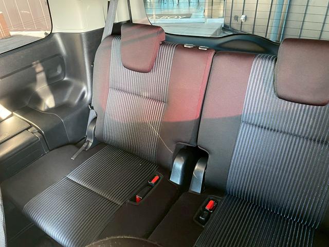 ヴォクシー ＺＳ　純正９インチナビ　バックカメラ　フルセグＴＶ　ブルートゥース　ビルトインＥＴＣ　ステアリングスイッチ　７人乗り　片側パワースライドドア　純正フリップダウンモニター（42枚目）