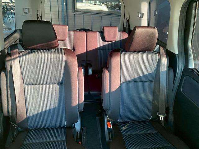 ヴォクシー ＺＳ　純正９インチナビ　バックカメラ　フルセグＴＶ　ブルートゥース　ビルトインＥＴＣ　ステアリングスイッチ　７人乗り　片側パワースライドドア　純正フリップダウンモニター（45枚目）