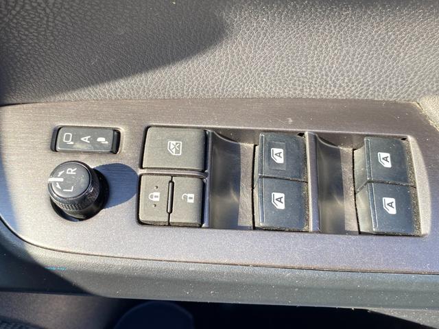 プリウスPHV Sナビパッケージ・GRスポーツ メーカーナビ11.6インチ フルセグ地デジTV ブルートゥース ビルトインETC2.0 バックカメラ プリクラッシュセーフティ レーダークルーズコントロール ルーフレザーシート シートヒーター(28枚目)