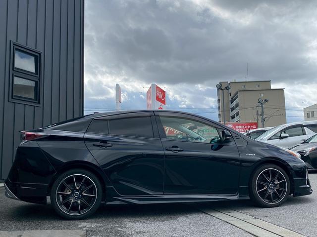 プリウス Sツーリングセレクション 純正9インチナビ ブルートゥース ビルトインETC ステアリングリモコン 合皮シート 社外18インチアルミ フルセグTV バックカメラ シートヒーター クルーズコントロール 革巻きステアリング(8枚目)