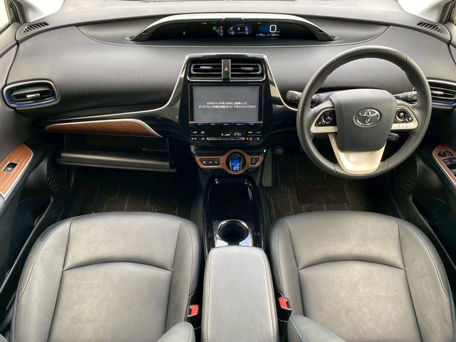 プリウス Sツーリングセレクション 純正9インチナビ ブルートゥース ビルトインETC ステアリングリモコン 合皮シート 社外18インチアルミ フルセグTV バックカメラ シートヒーター クルーズコントロール 革巻きステアリング(15枚目)