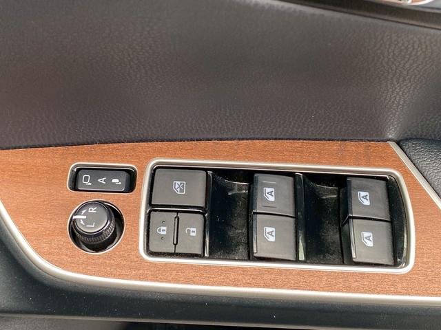 プリウス Sツーリングセレクション 純正9インチナビ ブルートゥース ビルトインETC ステアリングリモコン 合皮シート 社外18インチアルミ フルセグTV バックカメラ シートヒーター クルーズコントロール 革巻きステアリング(31枚目)