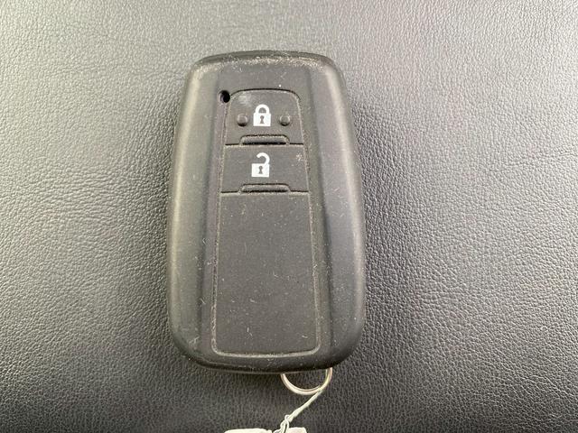 プリウス Sツーリングセレクション 純正9インチナビ ブルートゥース ビルトインETC ステアリングリモコン 合皮シート 社外18インチアルミ フルセグTV バックカメラ シートヒーター クルーズコントロール 革巻きステアリング(41枚目)