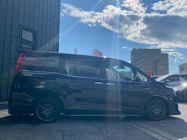 エスクァイア ハイブリッドGi ブラックテーラード 純正10インチSDナビ フルセグ地デジTV ブルートゥース ビルトインETC 両側パワースライドドア スライドドアサンシェード 前席シートヒーター スマートキー&プッシュスタート ドライブレコーダー(8枚目)