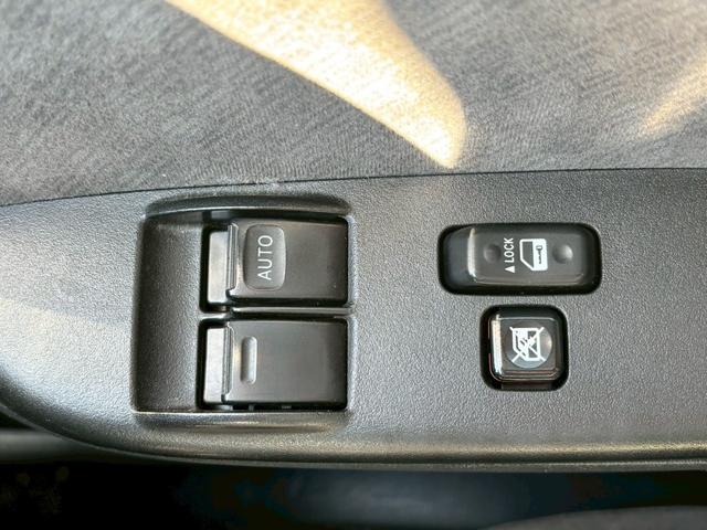 ハイエースワゴン GL 純正SDナビ ワンセグTV ブルートゥース バックカメラ AC100V電源 左側パワースライドドア ステアリングリモコン ドライブレコーダー プリクラッシュ オートエアコン リアクーラー&リアヒーター(29枚目)