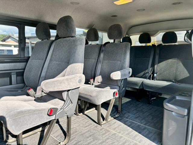 ハイエースワゴン GL 純正SDナビ ワンセグTV ブルートゥース バックカメラ AC100V電源 左側パワースライドドア ステアリングリモコン ドライブレコーダー プリクラッシュ オートエアコン リアクーラー&リアヒーター(35枚目)