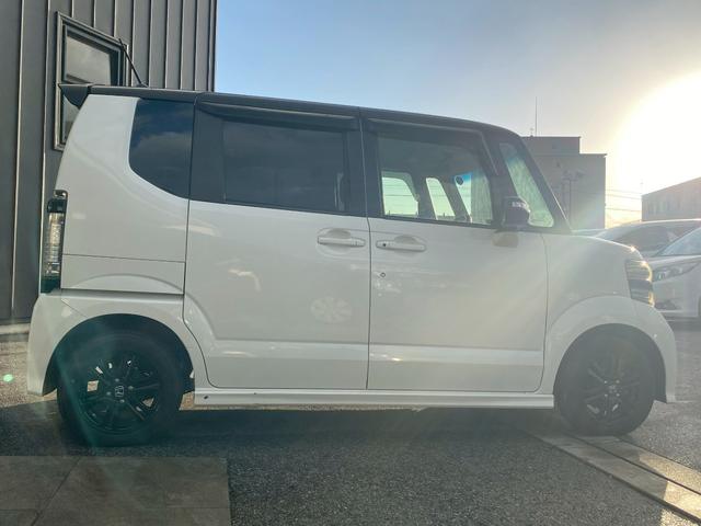 N-BOXカスタム 2トーンカラースタイル G・Aパッケージ ギャザスメモリーナビ ワンセグTV ブルートゥース バックカメラ ETC車載器 左側パワースライドドア ディスチャージヘッドライト フォグランプ ステアリングリモコン 革巻ハンドル ベンチシート(8枚目)