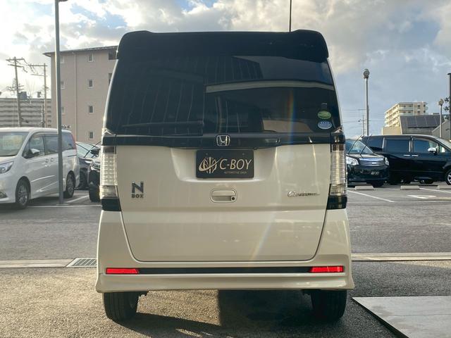 N-BOXカスタム 2トーンカラースタイル G・Aパッケージ ギャザスメモリーナビ ワンセグTV ブルートゥース バックカメラ ETC車載器 左側パワースライドドア ディスチャージヘッドライト フォグランプ ステアリングリモコン 革巻ハンドル ベンチシート(10枚目)