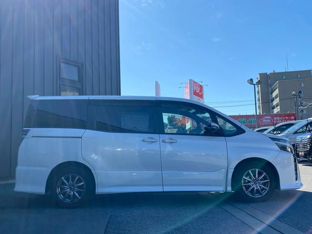 ヴォクシー ZS バックカメラ TVキット 純正ドラレコ 7人乗り ステアリングスイッチ フルセグTV ブルートゥース ビルトインETC クルーズコントロール トヨタセーフティプラス 両側パワースライドドア(8枚目)