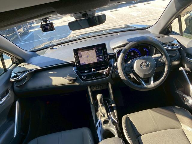カローラクロス ハイブリッド　Ｚ　純正ディスプレイオーディオ　ナビキット　ブルートゥース　ビルトインＥＴＣ２．０　パノラミックビューモニター　運転席パワーシート　前席シートヒーター　パノラミックガラスルーフ　プリクラッシュセーフティ（13枚目）