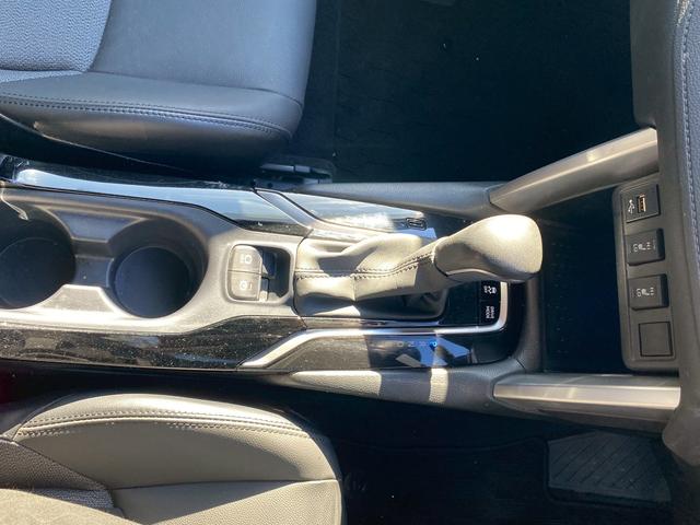 カローラクロス ハイブリッド　Ｚ　純正ディスプレイオーディオ　ナビキット　ブルートゥース　ビルトインＥＴＣ２．０　パノラミックビューモニター　運転席パワーシート　前席シートヒーター　パノラミックガラスルーフ　プリクラッシュセーフティ（20枚目）