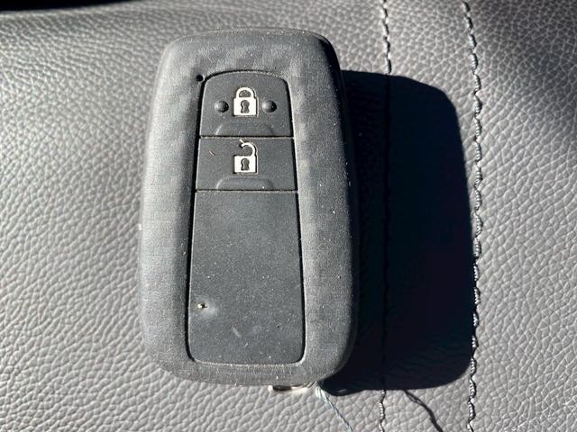 カローラクロス ハイブリッド　Ｚ　純正ディスプレイオーディオ　ナビキット　ブルートゥース　ビルトインＥＴＣ２．０　パノラミックビューモニター　運転席パワーシート　前席シートヒーター　パノラミックガラスルーフ　プリクラッシュセーフティ（36枚目）