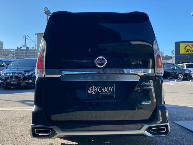 セレナ ライダー　オーテック３０ｔｈアニバーサリー　純正９インチＳＤナビ　フルセグ地デジＴＶ　ブルートゥース　アラウンドビューモニター　純正フリップダウンモニター　ホワイトレタータイヤ　シートヒーター　社外コンビハンドル　エマージェンシーブレーキ（10枚目）