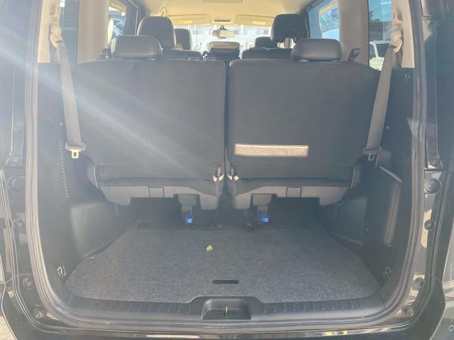 セレナ ライダー　オーテック３０ｔｈアニバーサリー　純正９インチＳＤナビ　フルセグ地デジＴＶ　ブルートゥース　アラウンドビューモニター　純正フリップダウンモニター　ホワイトレタータイヤ　シートヒーター　社外コンビハンドル　エマージェンシーブレーキ（15枚目）