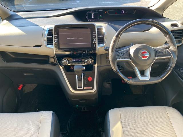 セレナ ライダー　オーテック３０ｔｈアニバーサリー　純正９インチＳＤナビ　フルセグ地デジＴＶ　ブルートゥース　アラウンドビューモニター　純正フリップダウンモニター　ホワイトレタータイヤ　シートヒーター　社外コンビハンドル　エマージェンシーブレーキ（17枚目）