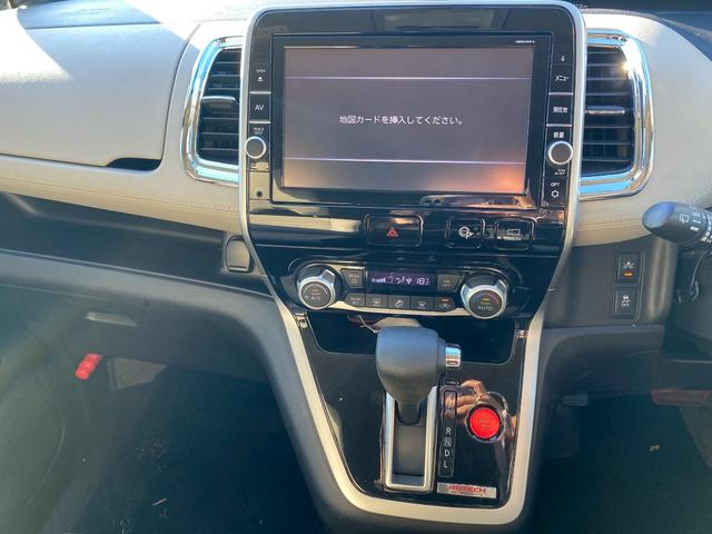 セレナ ライダー　オーテック３０ｔｈアニバーサリー　純正９インチＳＤナビ　フルセグ地デジＴＶ　ブルートゥース　アラウンドビューモニター　純正フリップダウンモニター　ホワイトレタータイヤ　シートヒーター　社外コンビハンドル　エマージェンシーブレーキ（21枚目）